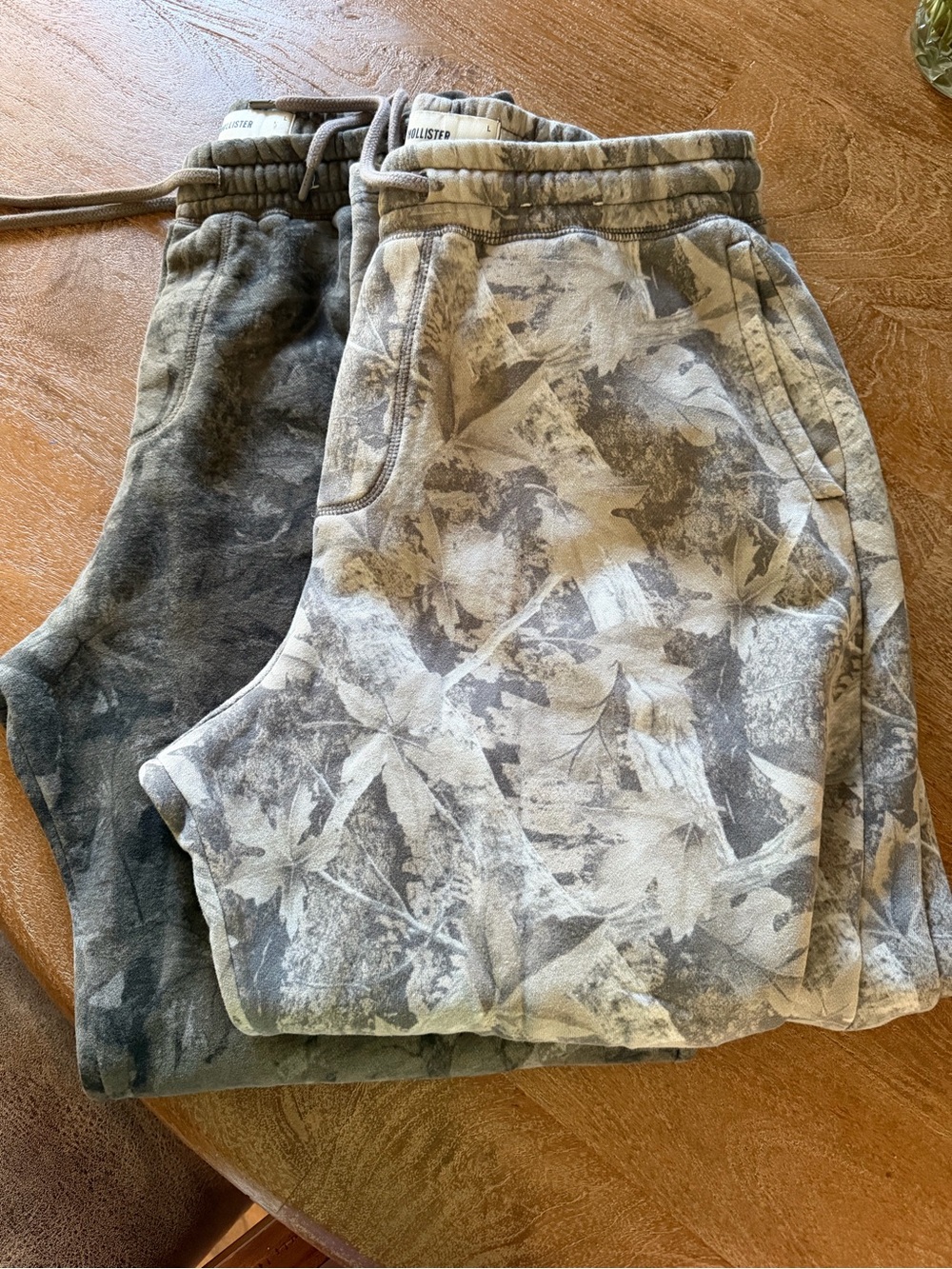 Hollister men’s size large camo sweatpants- two pair